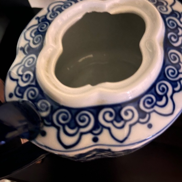 Bombay Company Collection Blue White Teapot/Coffeepot - Picture 4 of 4